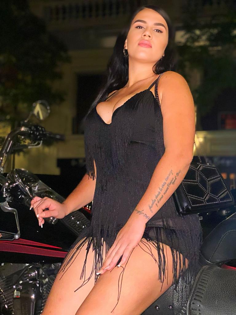 678642350: Chica busca chico en Barcelona