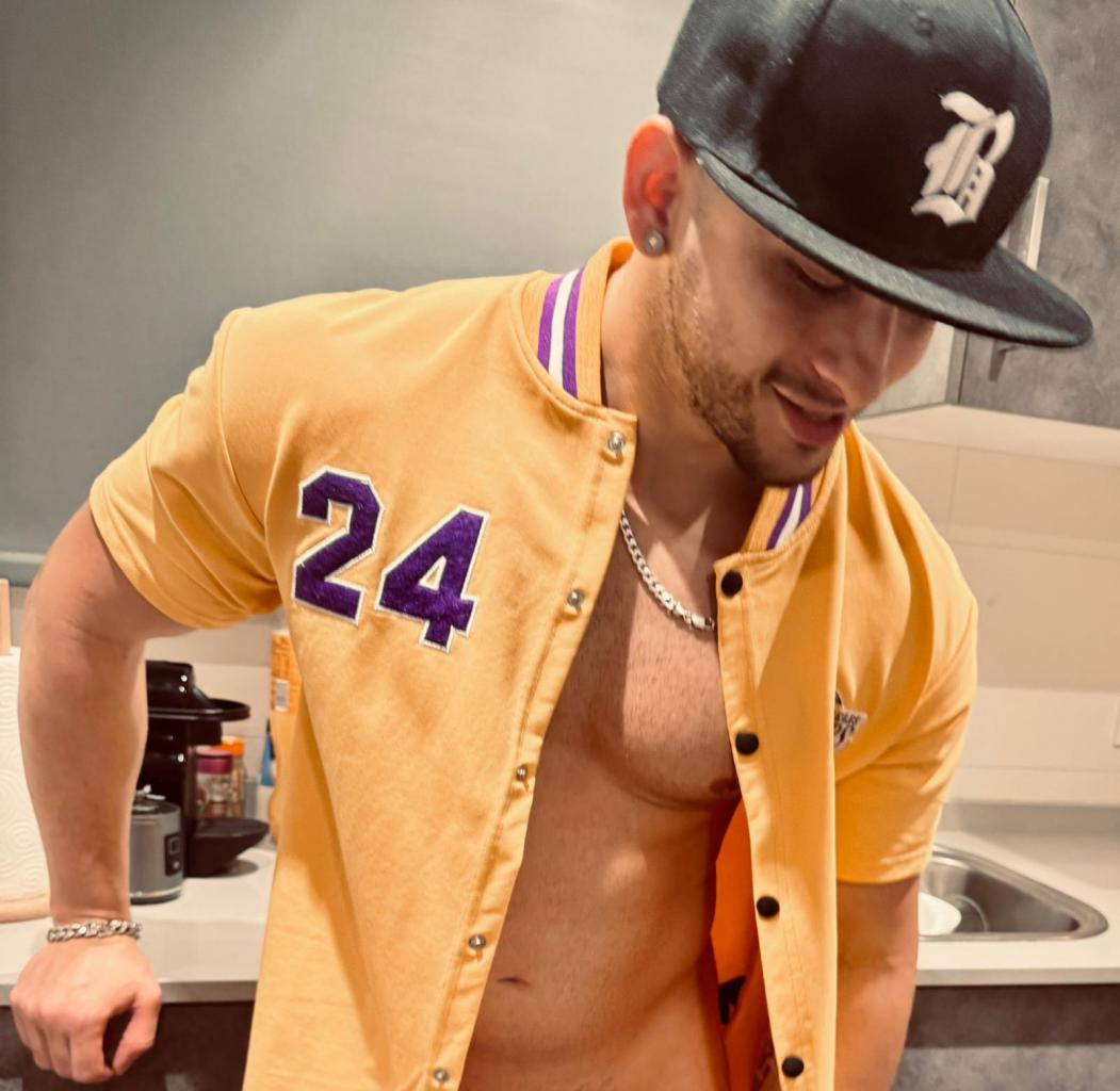 Chico busca chica en Orense: 