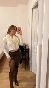 631274294: Chica busca chico en Barcelona