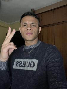 614632966: Chico busca chica en Valencia