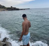 695685844: Chico busca chica en Barcelona