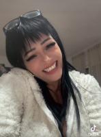 618457337: Chica busca chico en Madrid