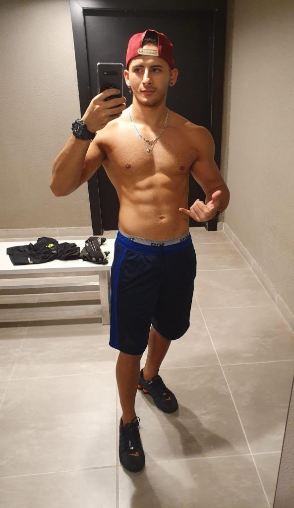 Chico busca chica en Orense: 