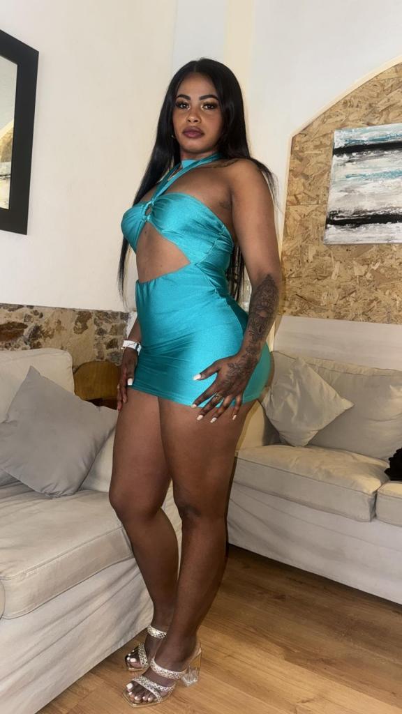 617166446: Chica busca chico en Barcelona