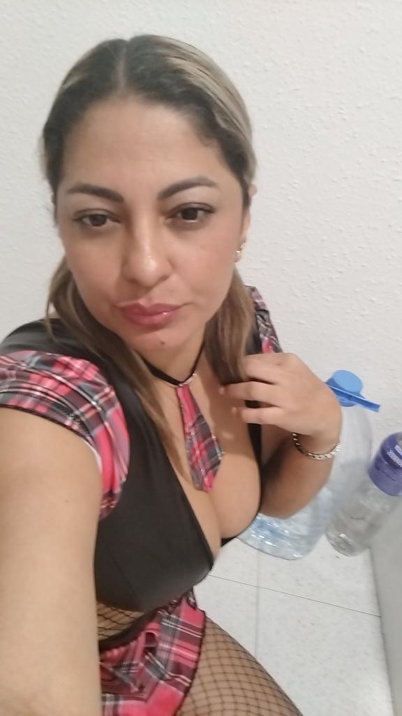 614961799: Chica busca chico en Barcelona