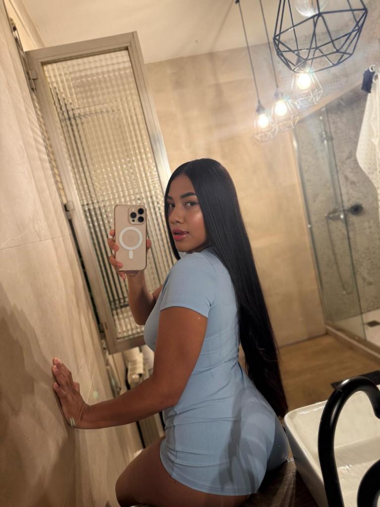 Chica busca chico en Alicante: Chica busca chico