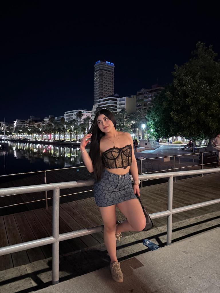 Chica busca chico en Alicante: Chica busca chico