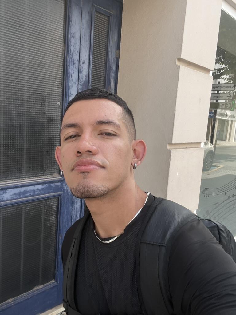 745076296: Chico busca chica en Cádiz