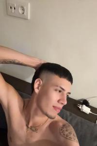 697625075: Chico busca chica en Sevilla