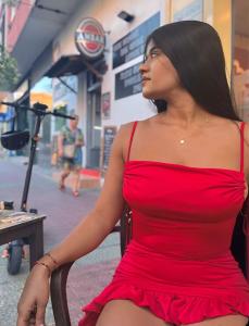 613724643: Chica busca chico en Barcelona