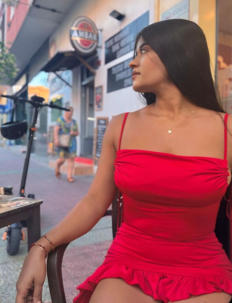 613724643: Chica busca chico en Barcelona