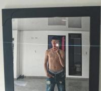 697625075: Chico busca chica en Sevilla