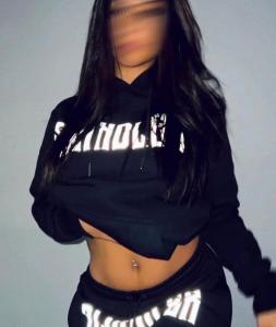 647256432: Chica busca chico en Sevilla