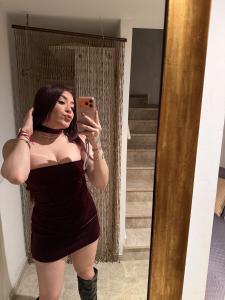 635781154: Chica busca chico en Málaga