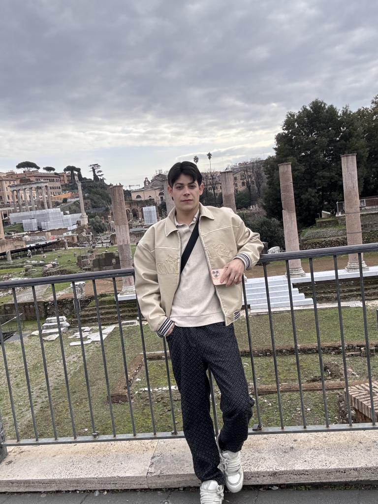 666518249: Chico busca chica en Sevilla