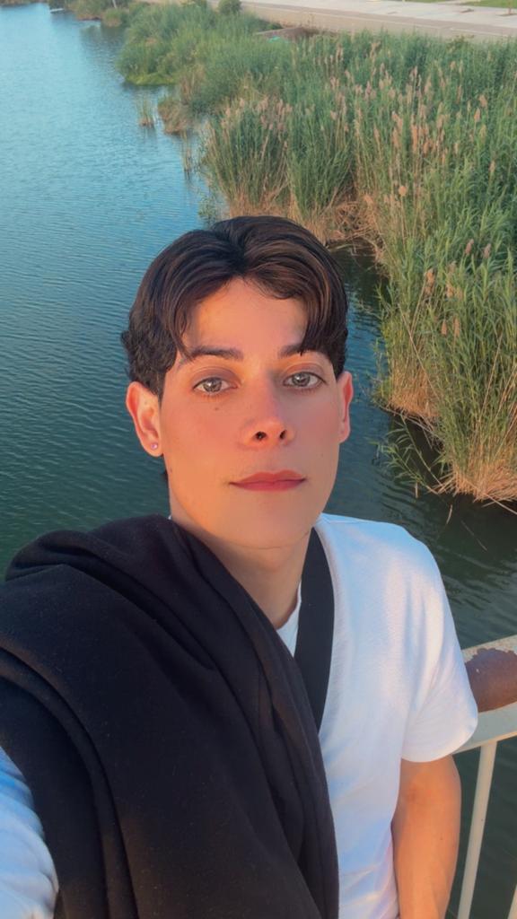 Chico busca chica en Sevilla: 
