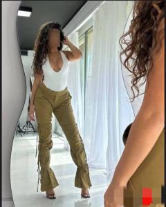 672965242: Chica busca chico en Sevilla