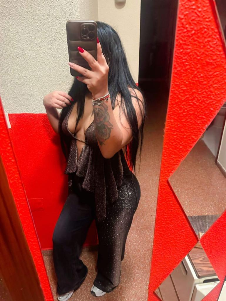 745053161: Chica busca chico en Murcia