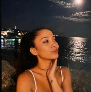 674624206: Chica busca chico en Barcelona