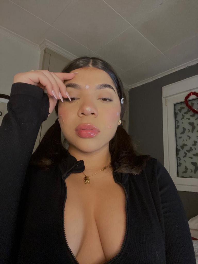607239707: Chica busca chico en Barcelona