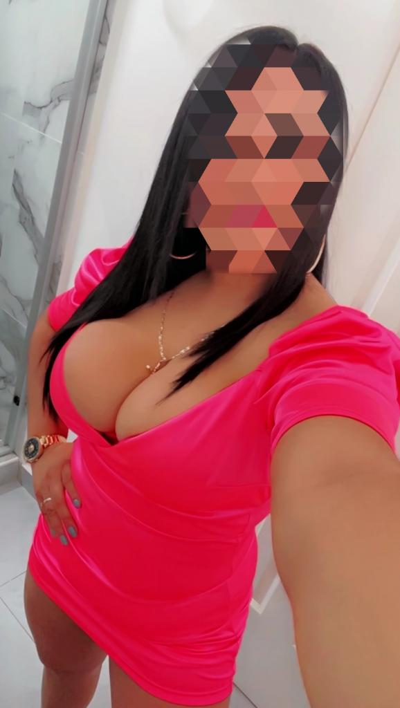631049670: Chica busca chico en Navarra