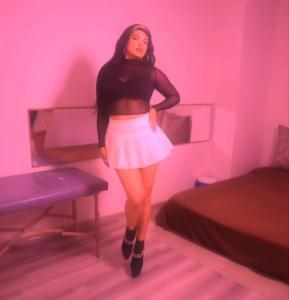 632761133: Chica busca chico en Barcelona