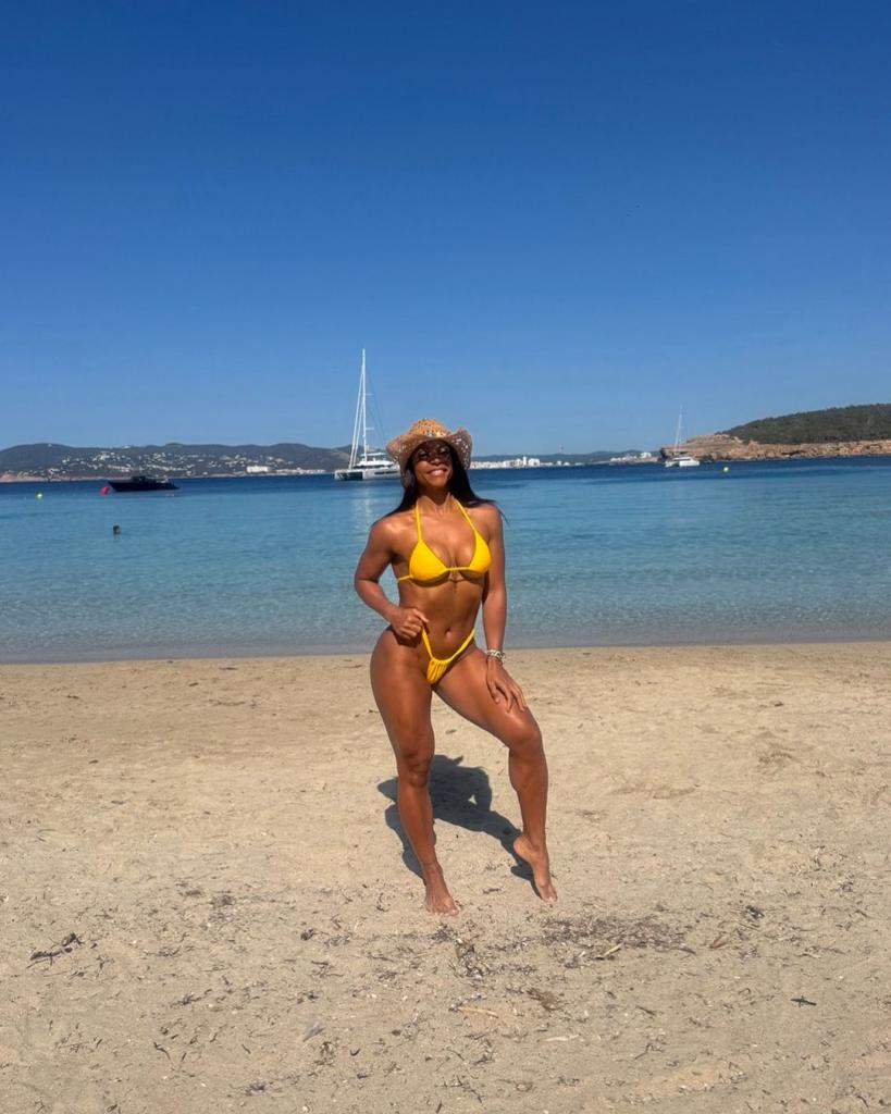 687487953: Chica busca chico en Ibiza