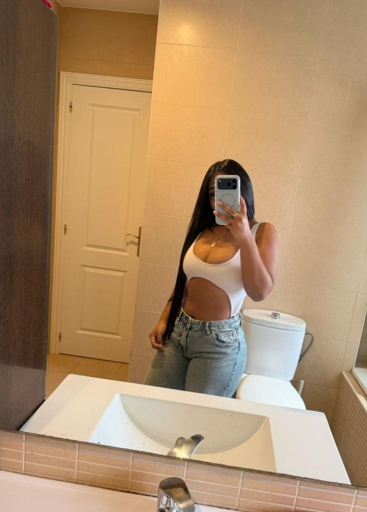 697624169: Chica busca chico en Málaga