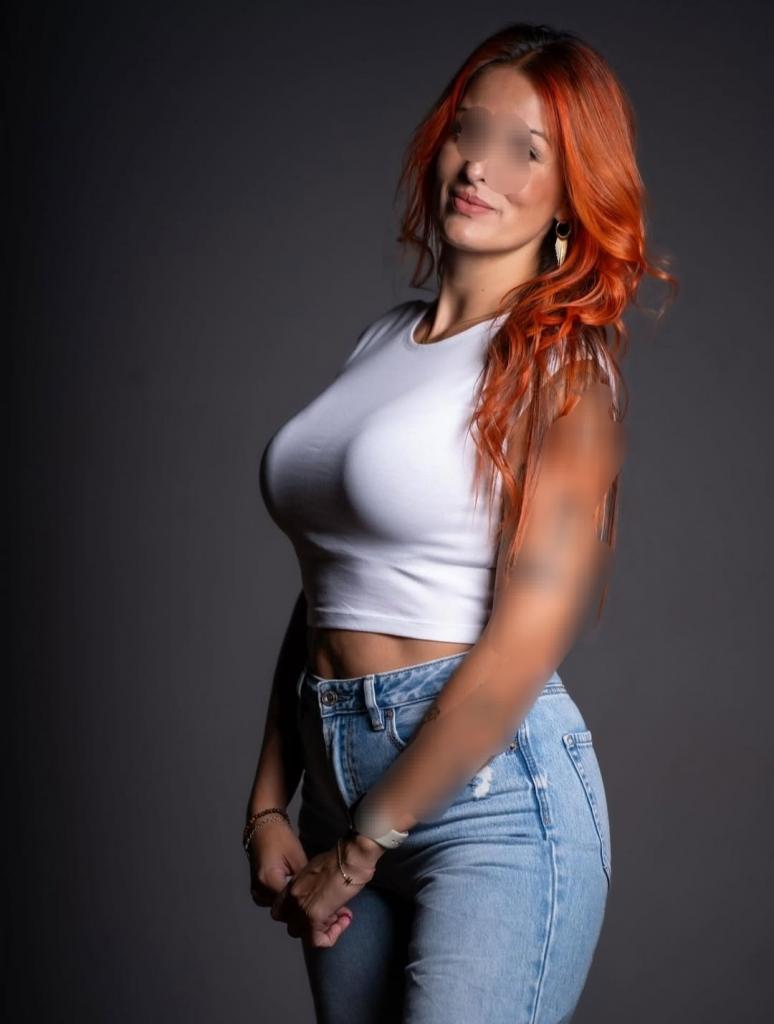 631366961: Chica busca chico en Sevilla