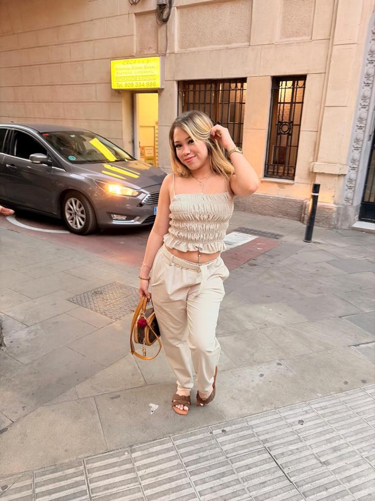 632900915: Chica busca chico en Barcelona