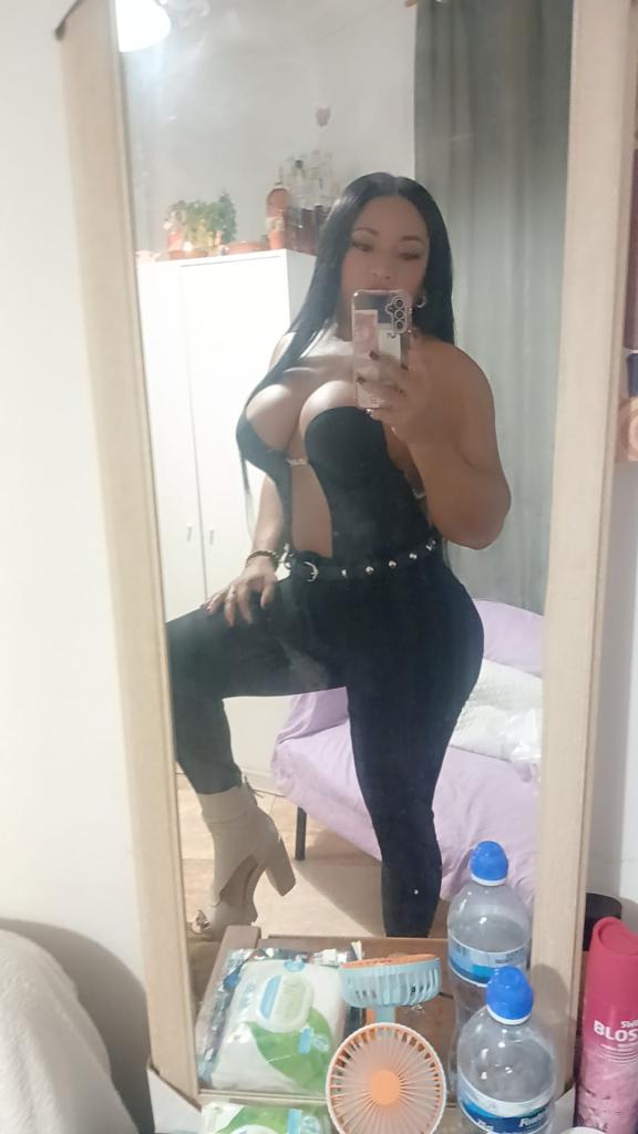 Chica busca chico en Tenerife: 