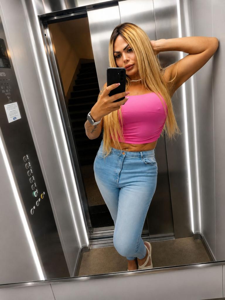 645289375: Transexual en Barcelona