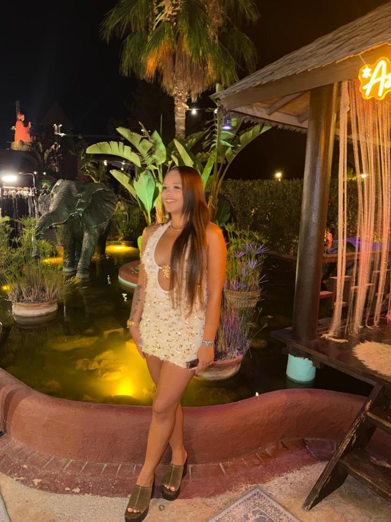 Chica busca chico en Ibiza: 