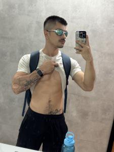 601763077: Chico busca chica en Barcelona