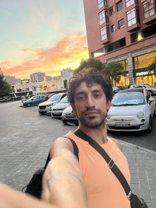 617913073: Chico busca chica en Madrid