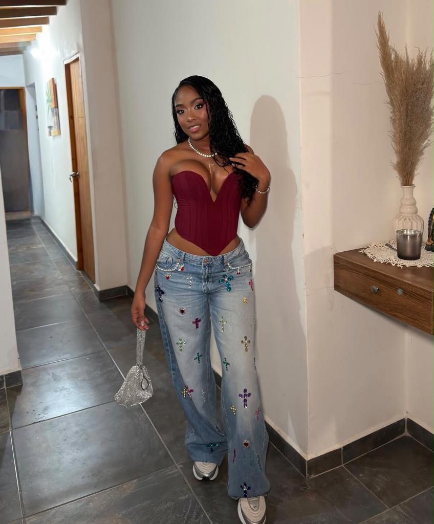 670370448: Chica busca chico en Gerona