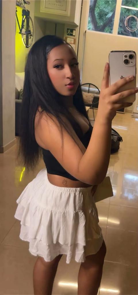 672903974: Chica busca chico en Gerona