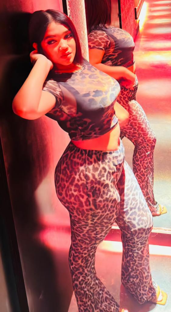 692082321: Chica busca chico en Barcelona