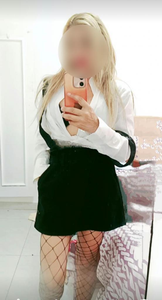 677891844: Chica busca chico en Sevilla