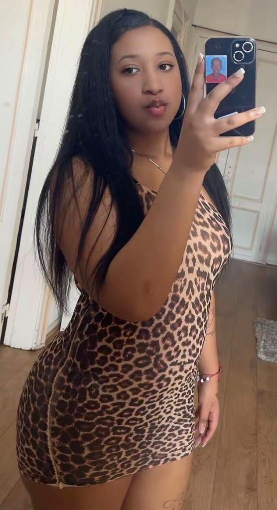 672903974: Chica busca chico en Gerona
