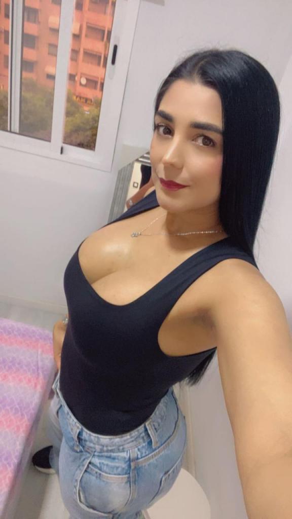 667606175: Chica busca chico en Valencia