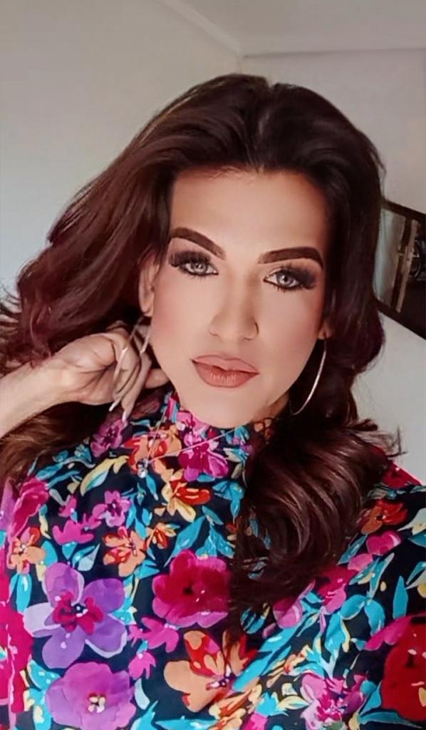 613757248: Transexual en Cádiz