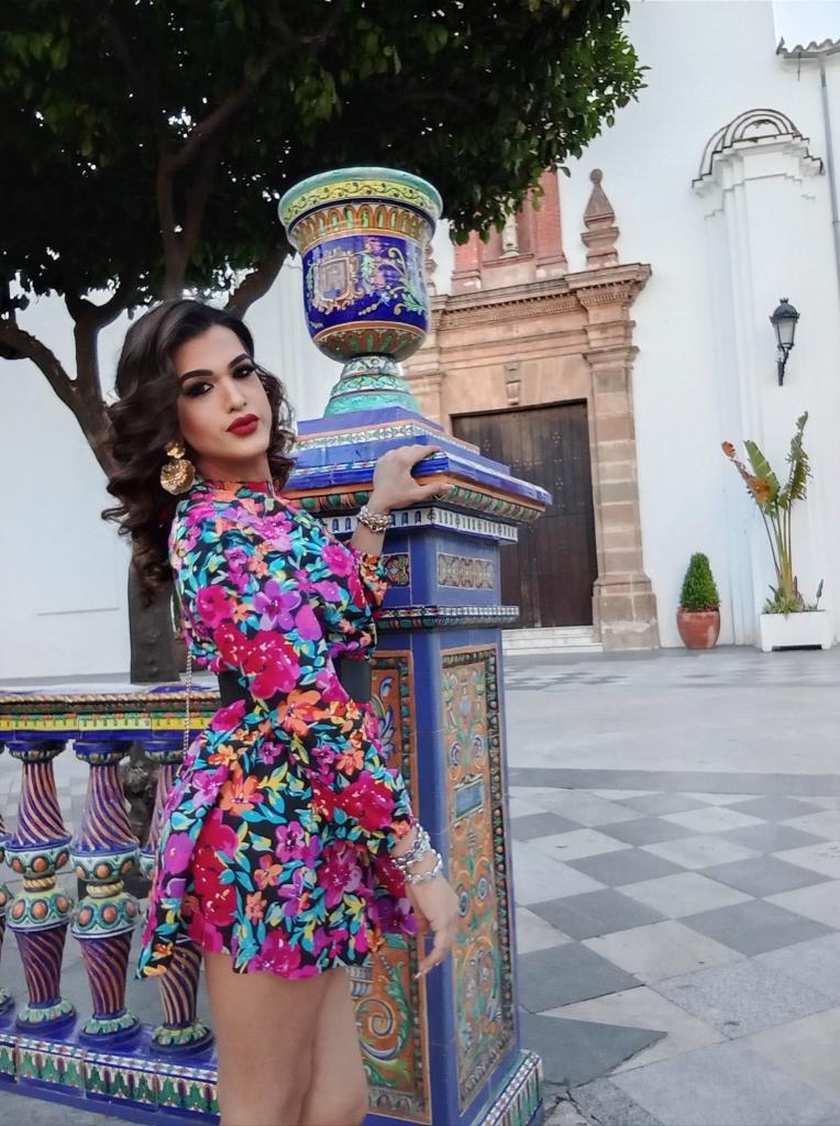 613757248: Transexual en Cádiz