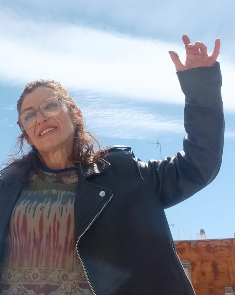 672570338: Chica busca chico en Valencia