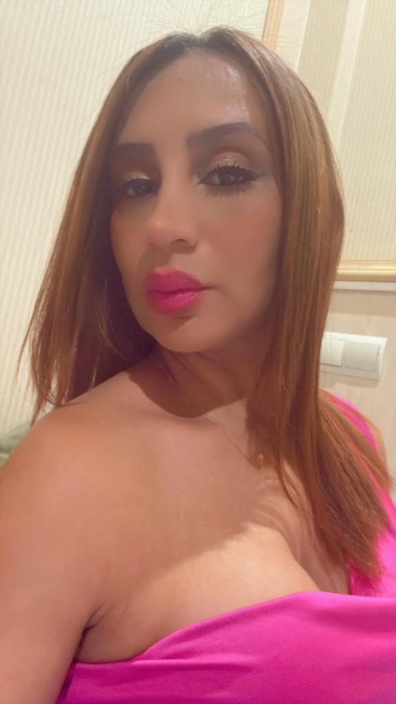 664838042: Chica busca chico en Valencia