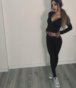 664290379: Chica busca chico en Almería