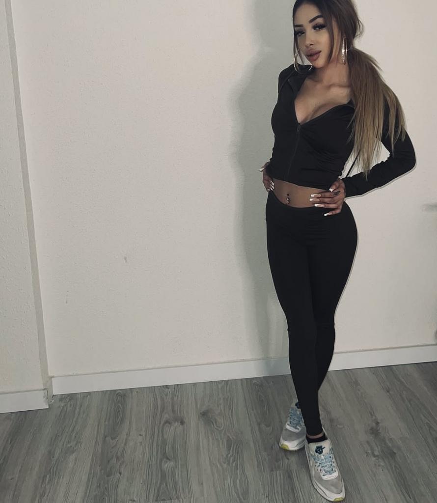664290379: Chica busca chico en Almería