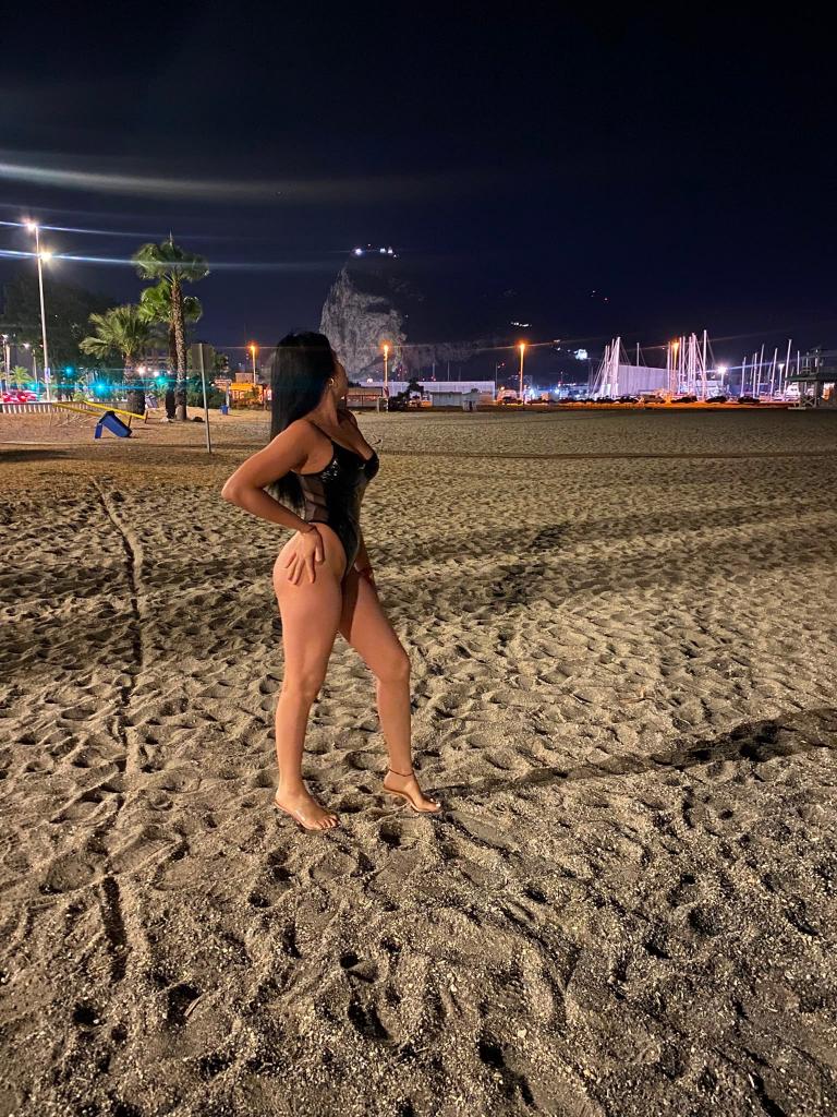 613855673: Chica busca chico en Cádiz