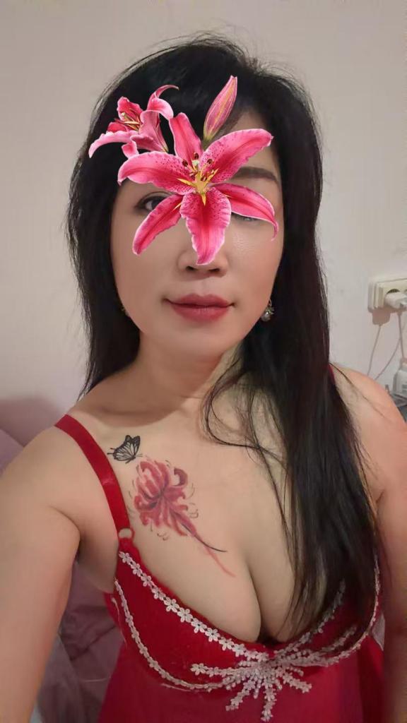 677270276: Chica busca chico en Valencia
