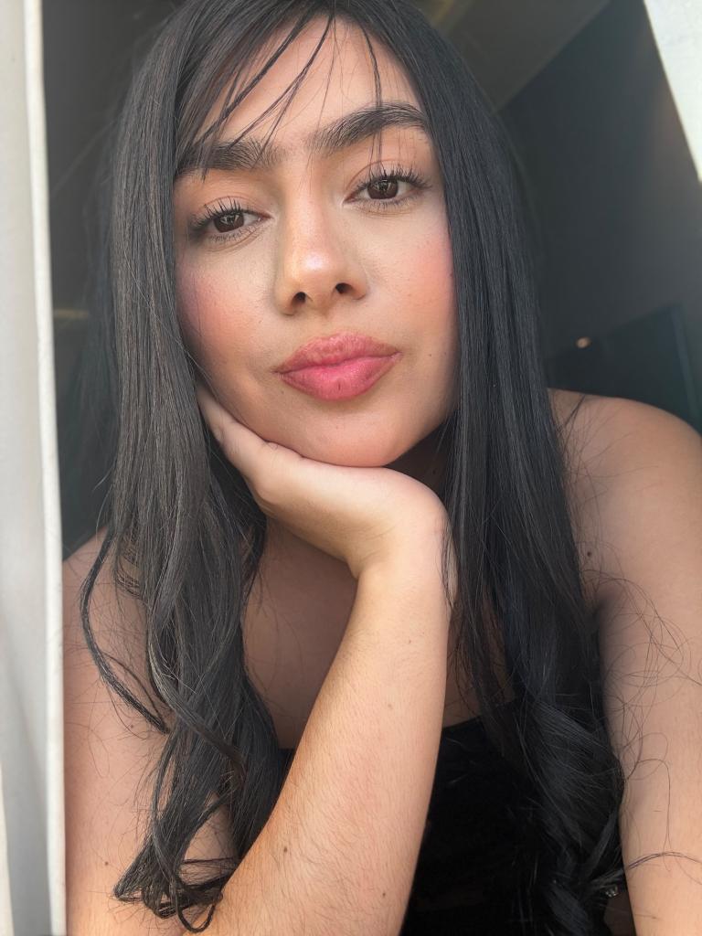 610878262: Chica busca chico en Sevilla